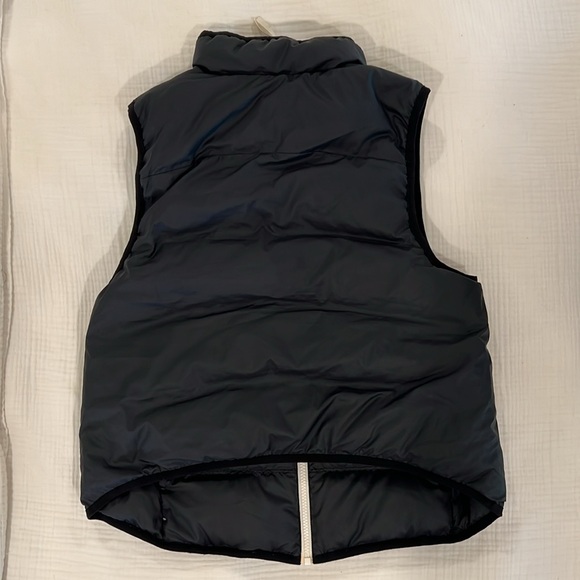 Nike Women's Reversible Down
Fill Vest 939442-010. Size Small - Picture 2 of 6